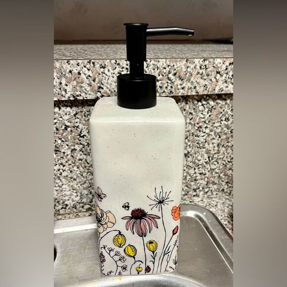 Joseph A. Collection Soap Dispenser Pump - Picture 3 of 4